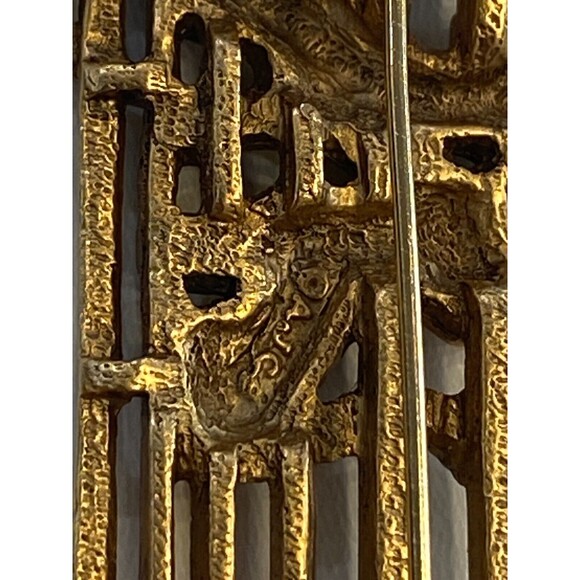 Vintage AJC Signed Cats on Park Bench Gold Tone Brooch Pin - Picture 4 of 5